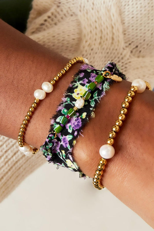 Purple accent lint bracelet with beads