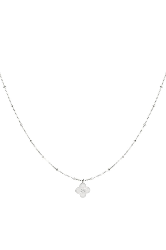 Minimalistic clover silver necklace